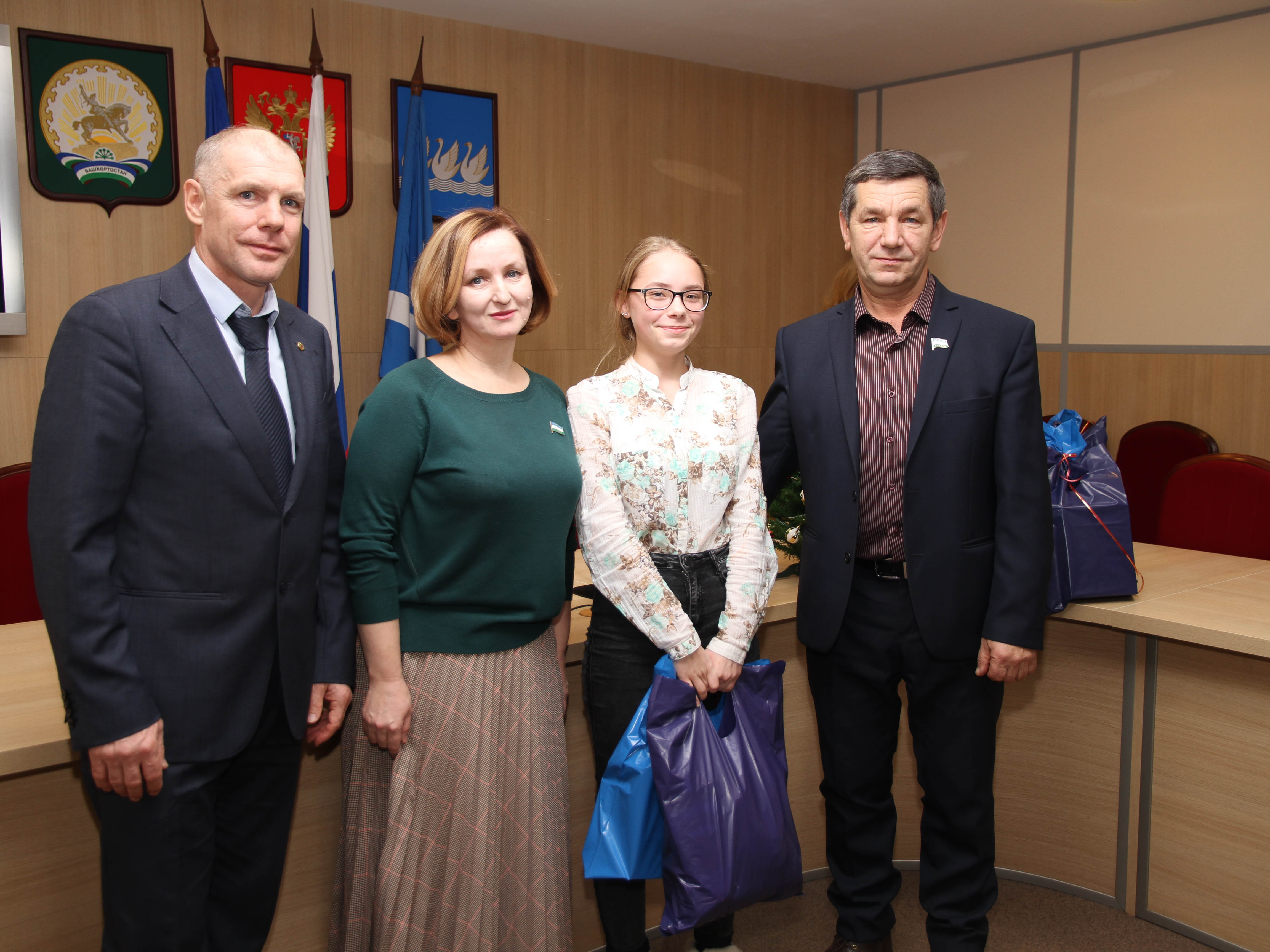 Поздравление с новым годом выпускников детского дома Поздравление с новым годом выпускников детского дома